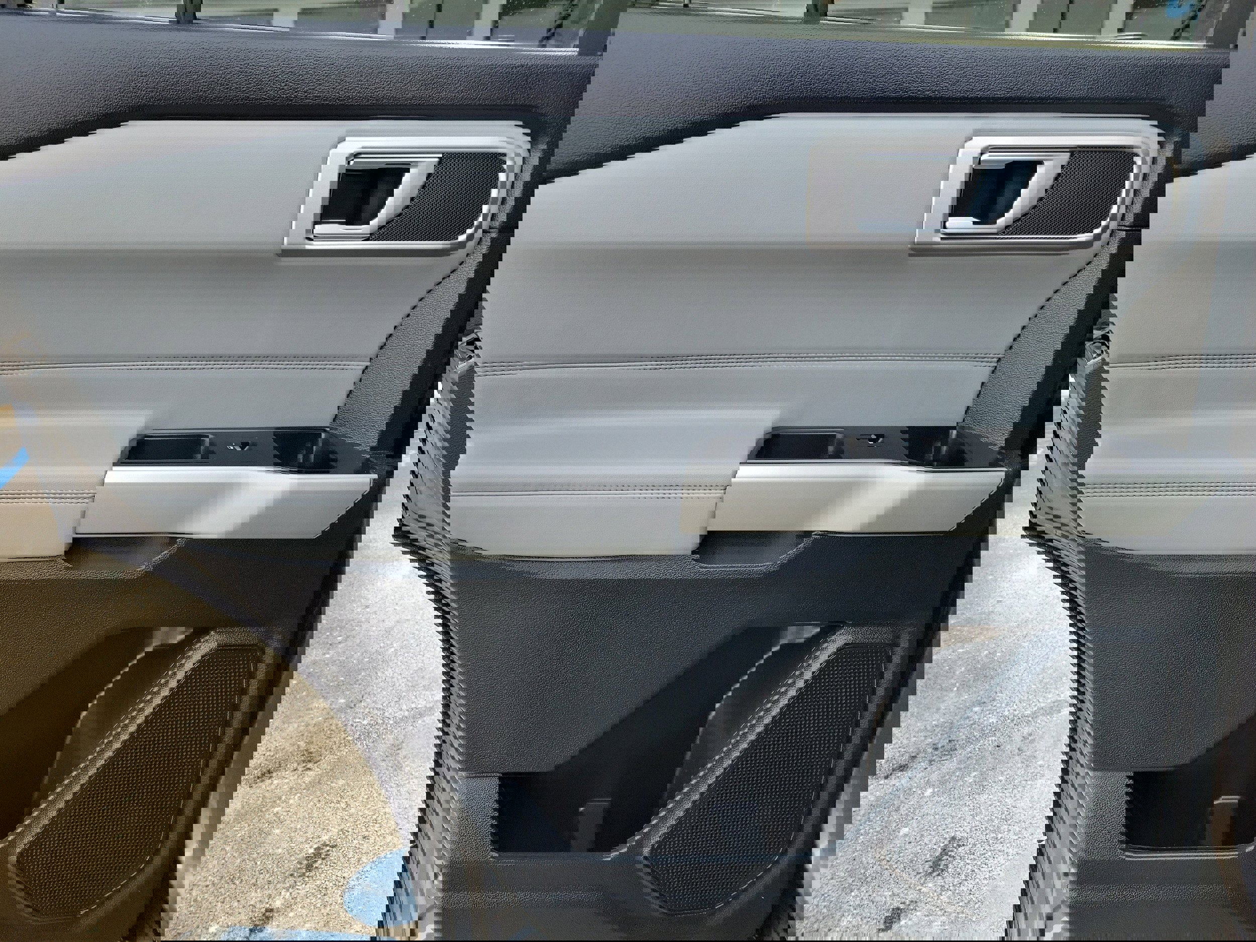 Used 2023 Ford Explorer XLT w/ Equipment Group 202A image 11