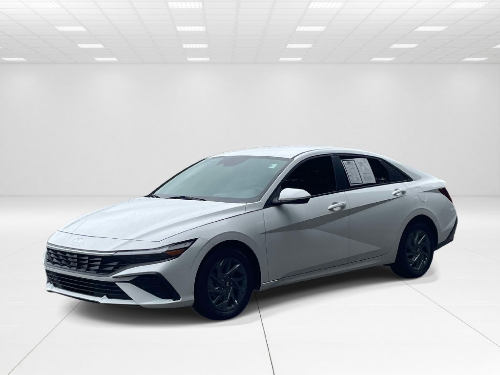 Certified 2024 Hyundai Elantra SEL FWD image 3