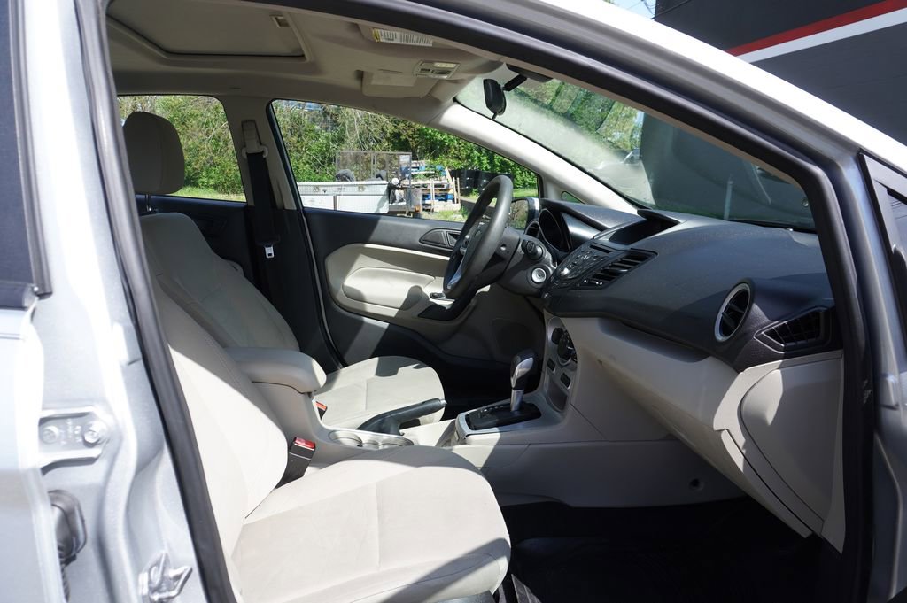 Used 2017 Ford Fiesta SE FWD image 9