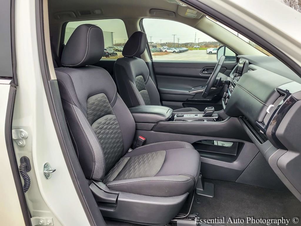 Used 2024 Nissan Pathfinder SV AWD/4WD image 31