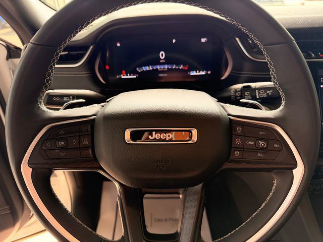Used 2024 Jeep Grand Cherokee Laredo X w/ Luxury Tech Group I AWD/4WD image 14