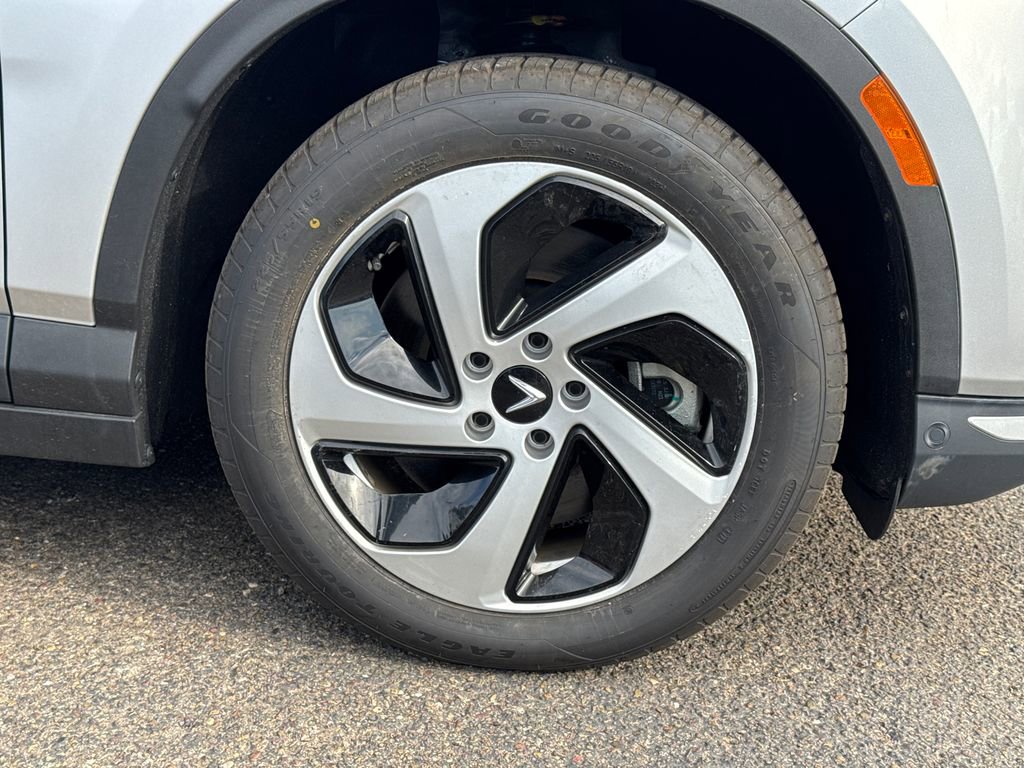 New 2025 VinFast VF 8 Eco AWD/4WD image 7