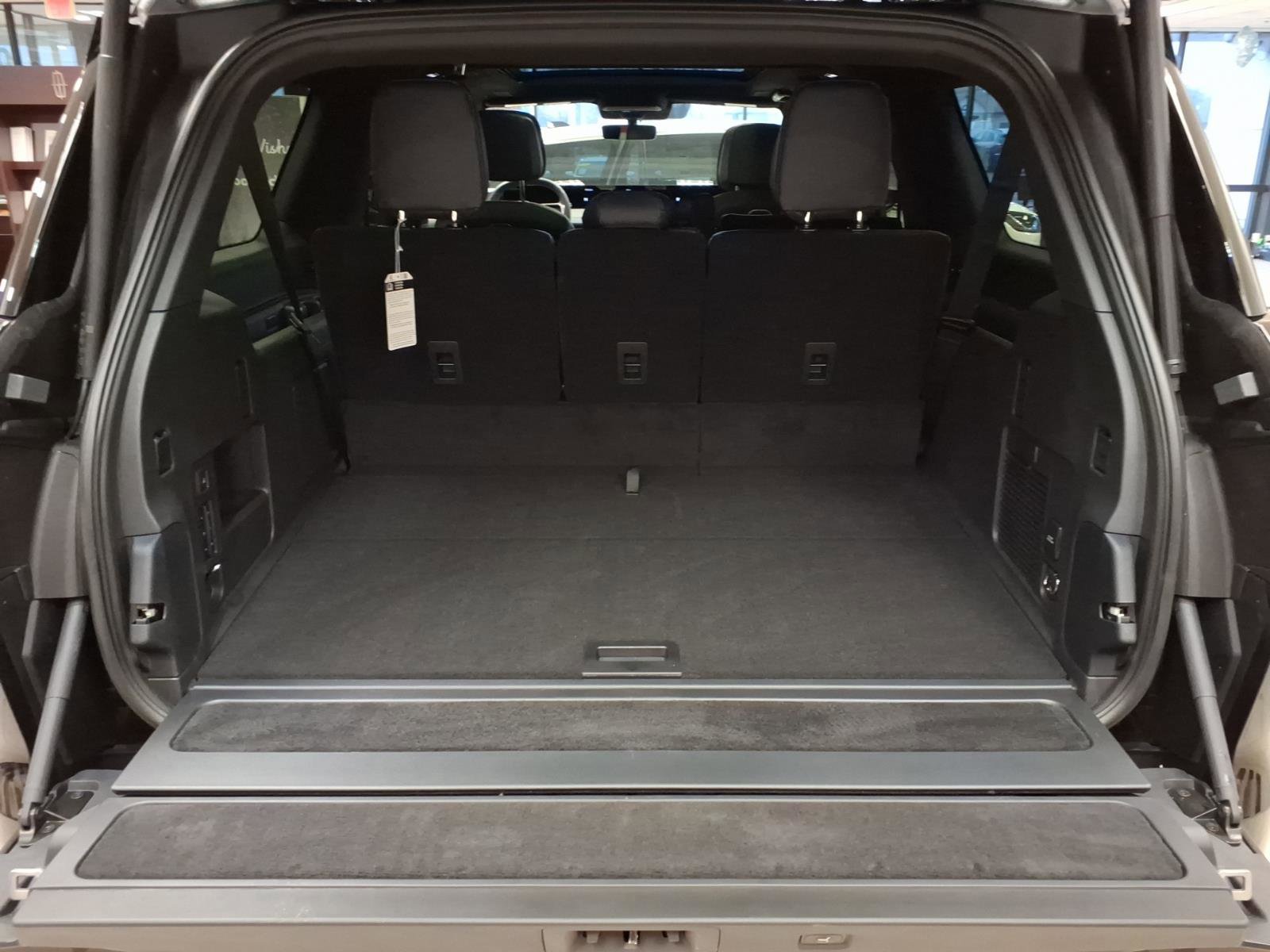 New 2026 Lincoln Navigator L Reserve w/ Jet Appearance Package AWD/4WD image 12