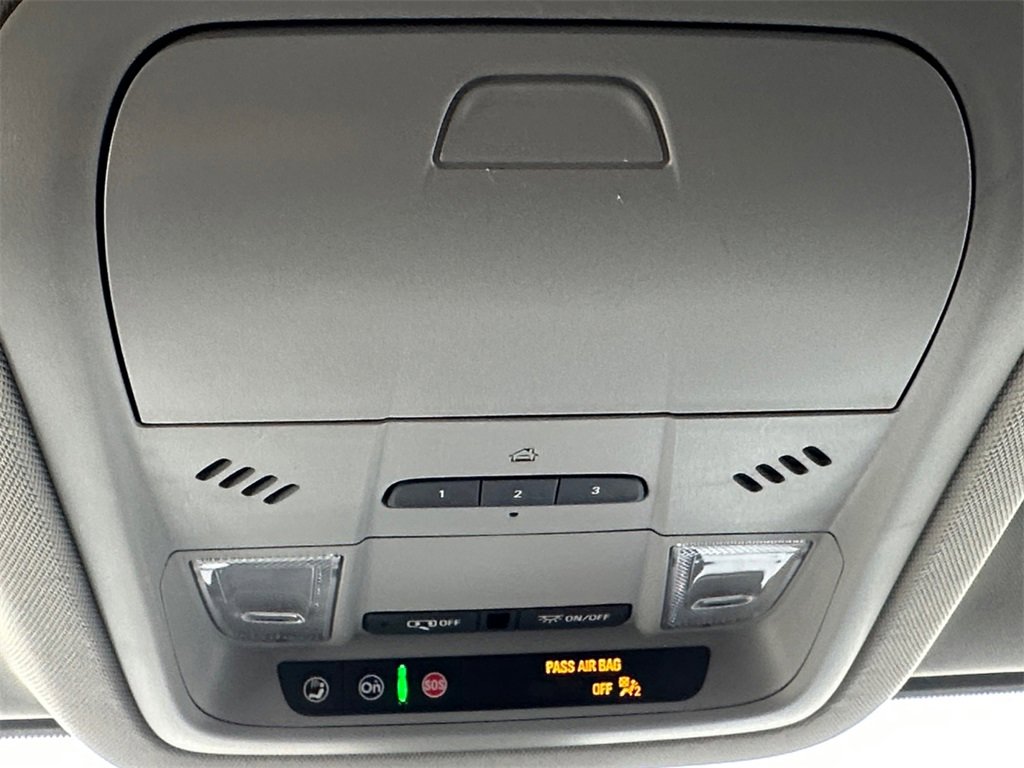 Used 2022 GMC Acadia SLT w/ LPO, Floor Liner Package image 21