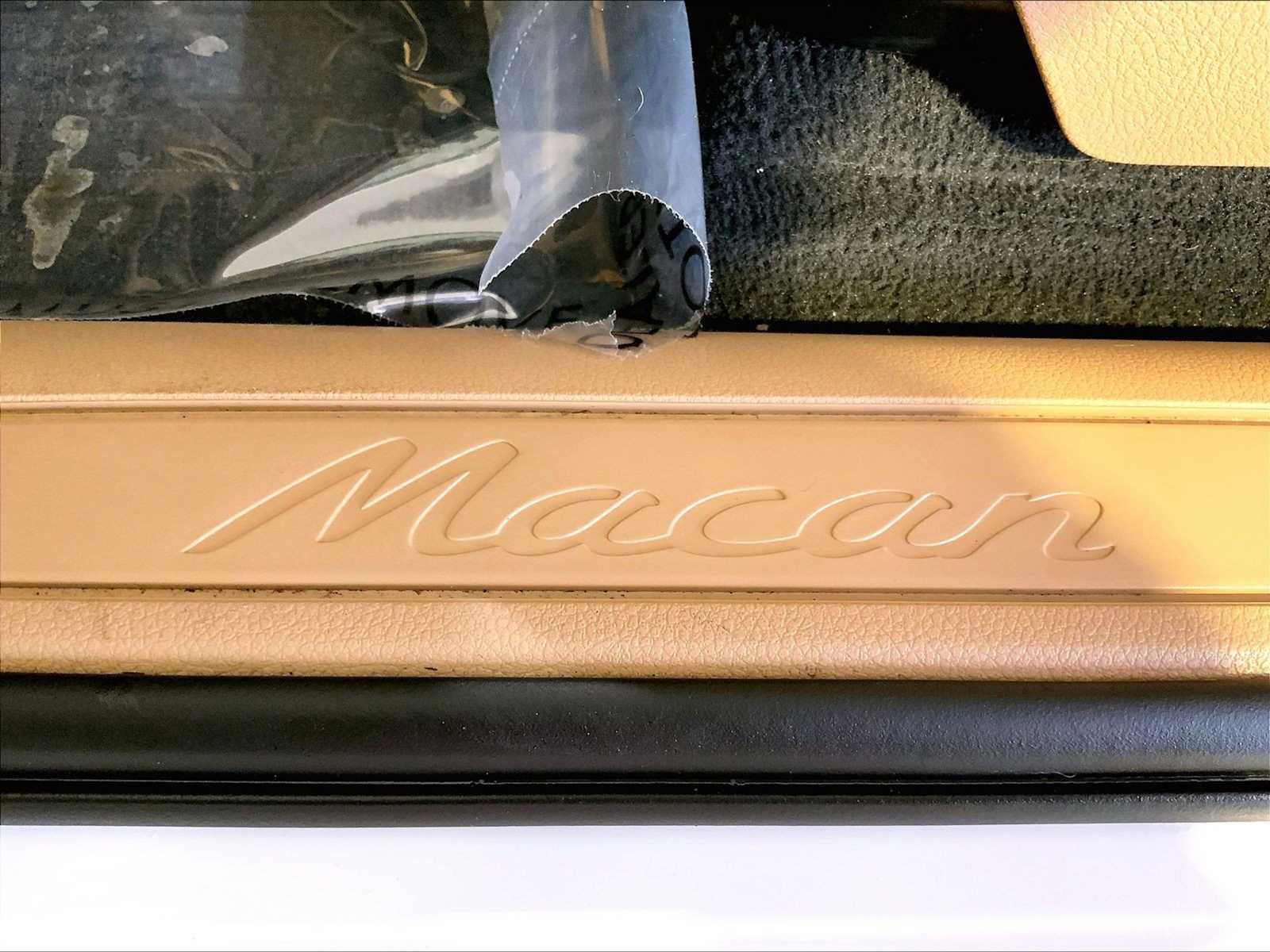 Certified 2026 Porsche Macan AWD/4WD image 19