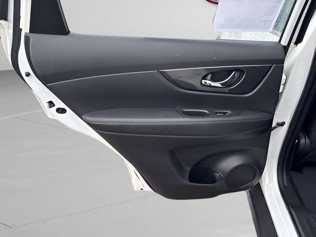 Used 2017 Nissan Rogue S image 18