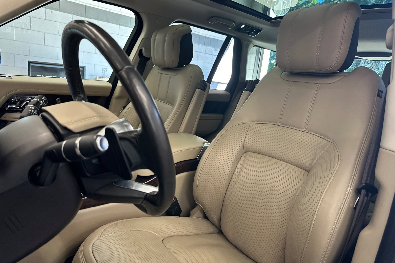 Used 2020 Land Rover Range Rover HSE image 6