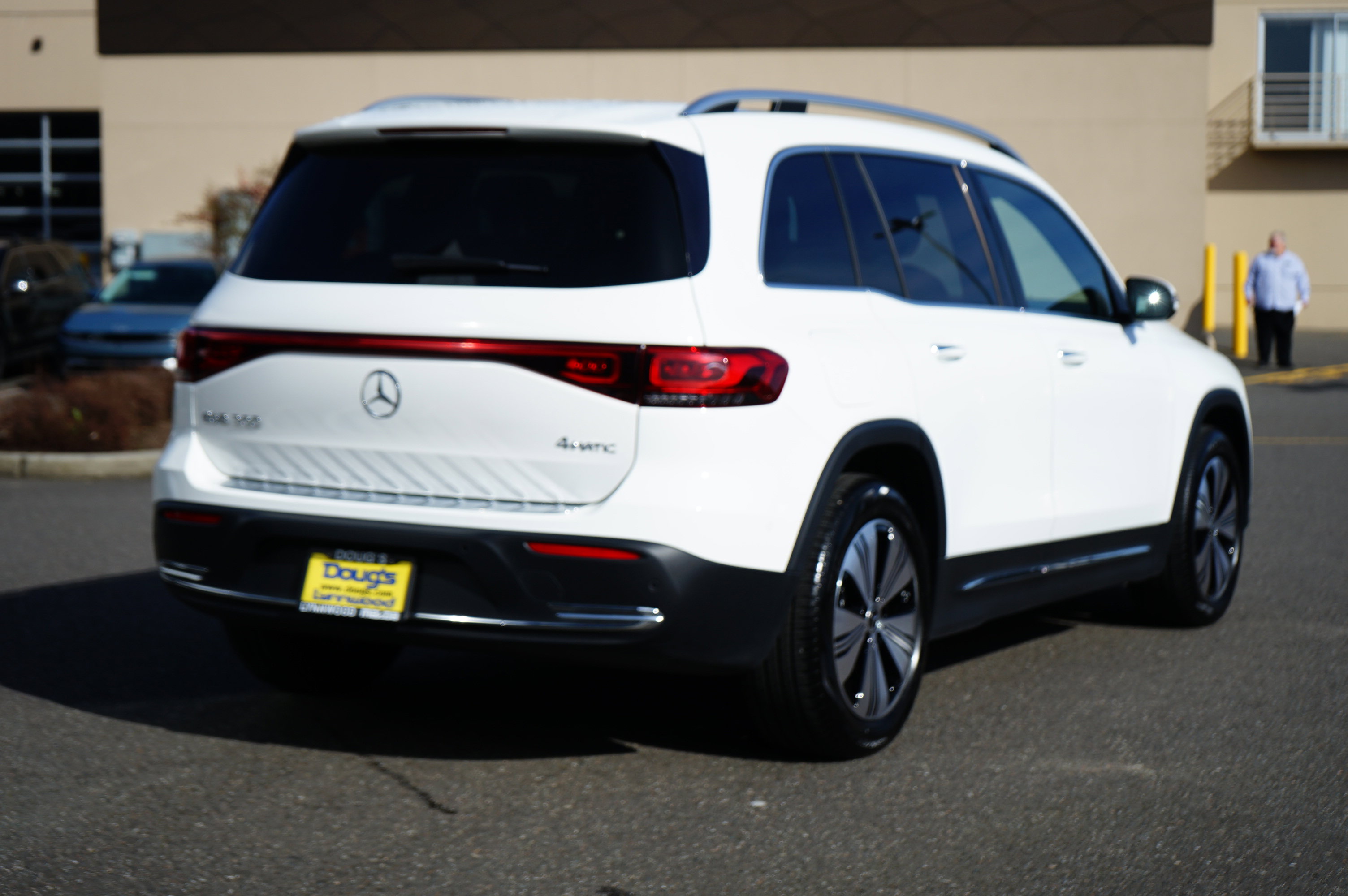 Used 2023 Mercedes-Benz EQB 300 4MATIC image 3