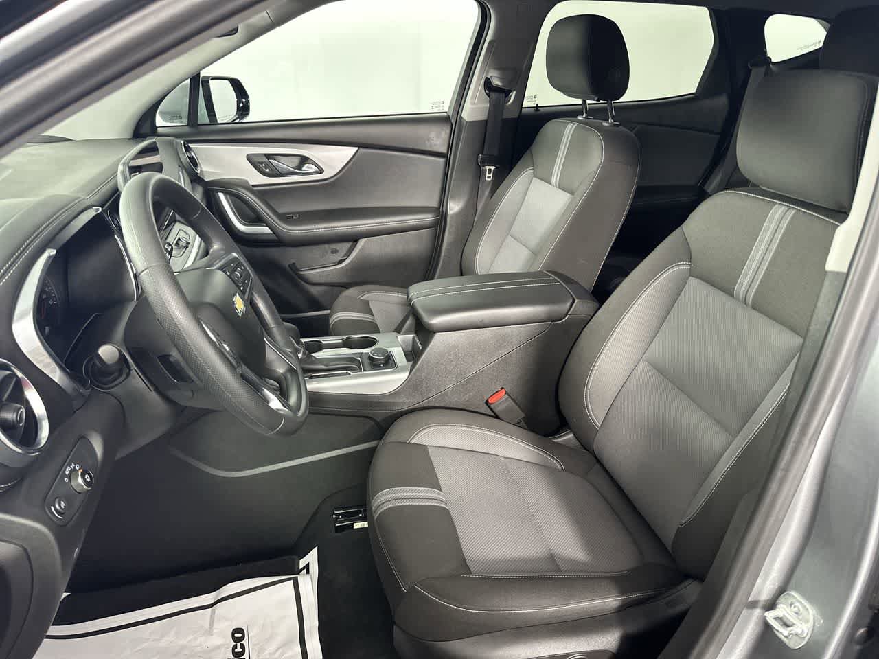 Used 2025 Chevrolet Blazer LT FWD image 13