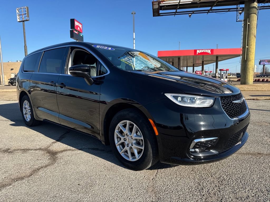 Used 2024 Chrysler Pacifica Touring-L image 8