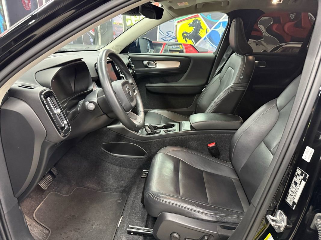 Used 2019 Volvo XC40 T5 Momentum image 9