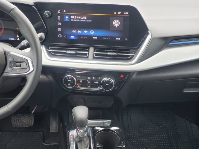 Used 2025 Chevrolet Trax LT w/ Driver Confidence Package image 29