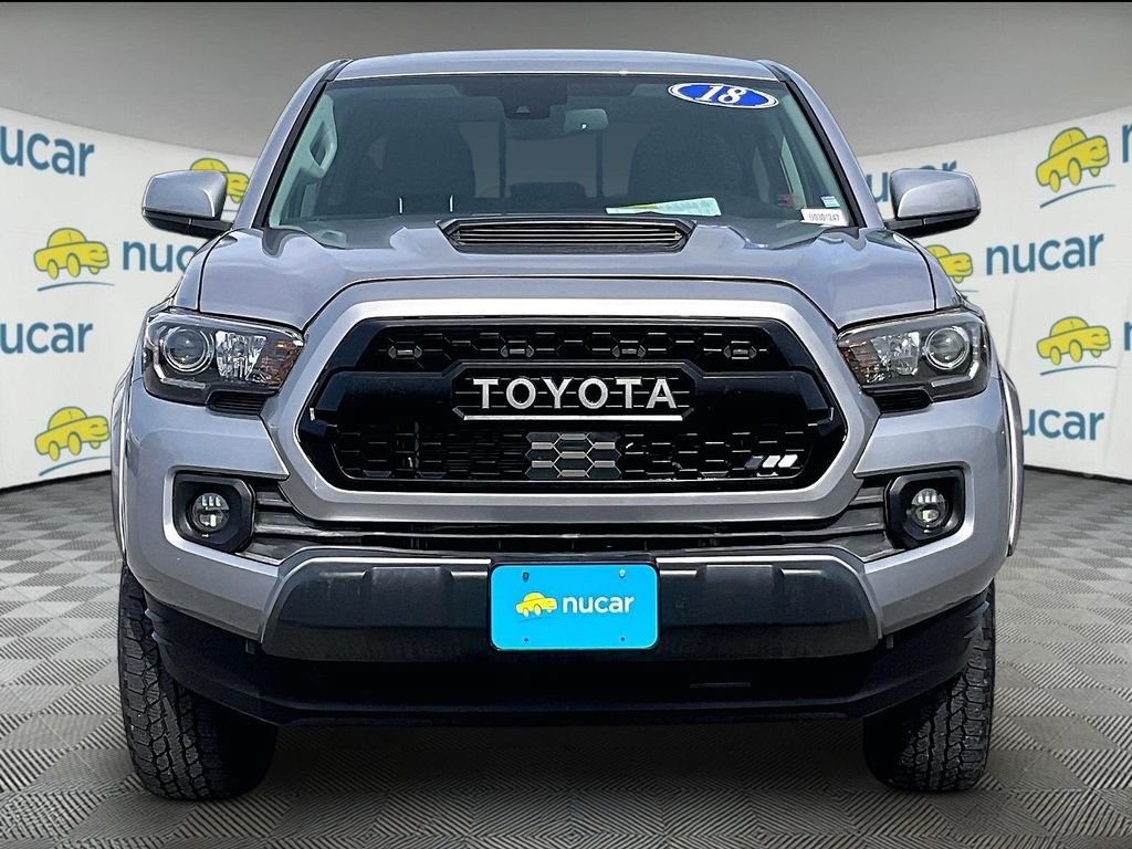 Used 2018 Toyota Tacoma SR5 AWD/4WD image 2