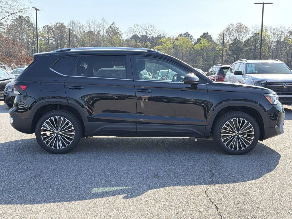New 2026 Volkswagen Taos SE FWD image 6