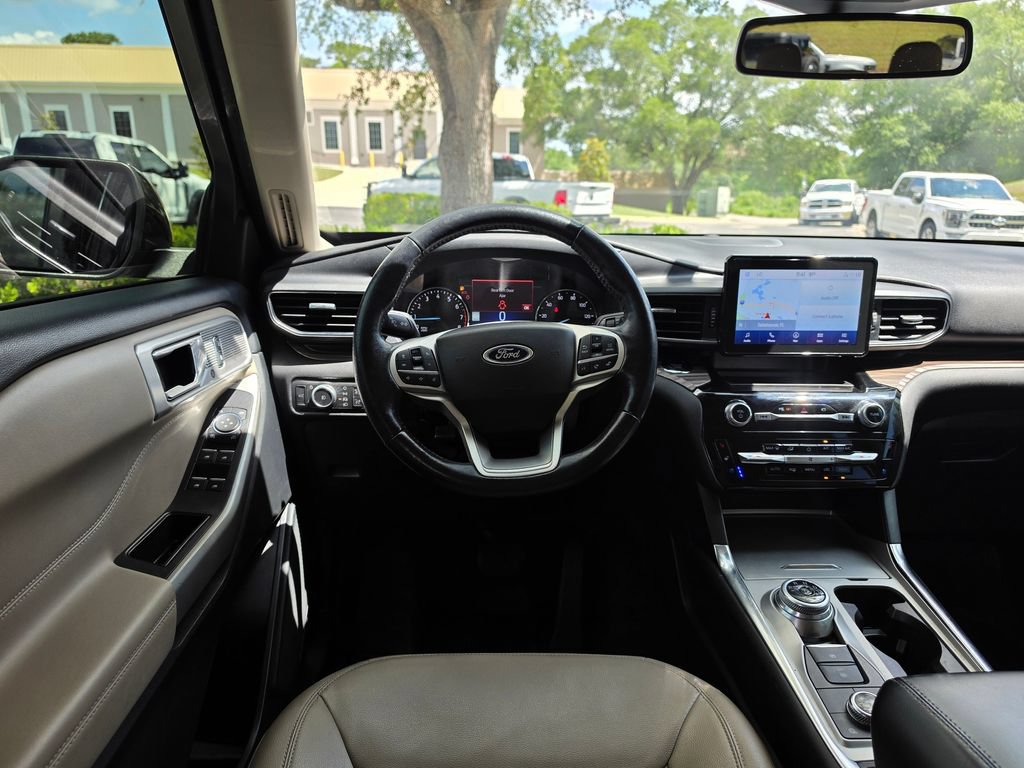 Used 2022 Ford Explorer Limited AWD/4WD image 10