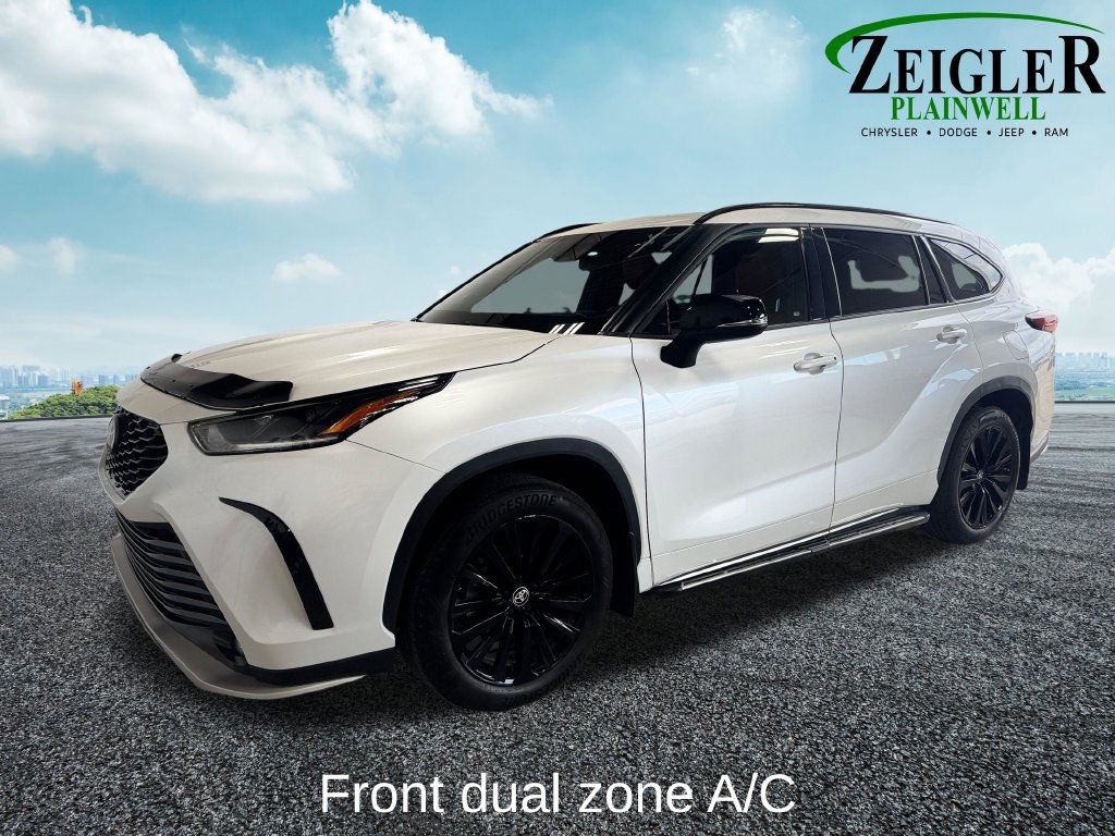 Used 2024 Toyota Highlander XSE AWD/4WD image 2