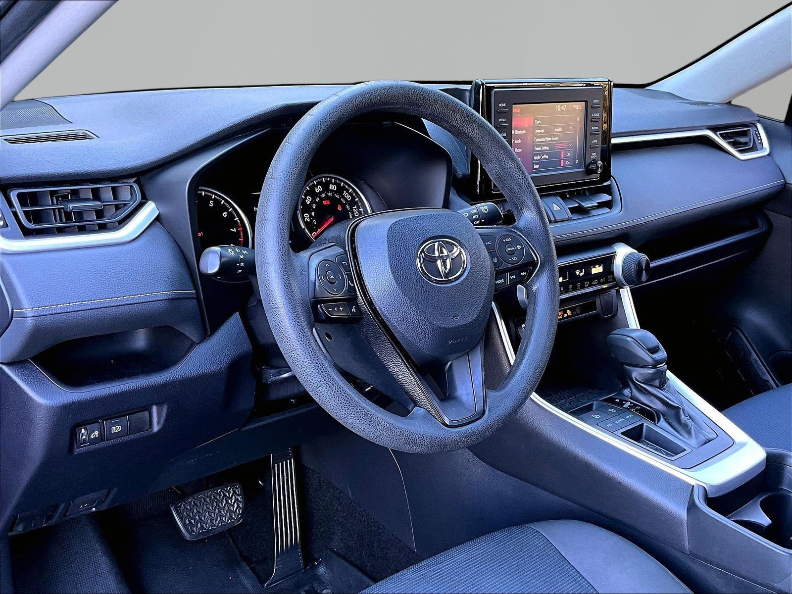 Used 2019 Toyota RAV4 LE FWD image 16