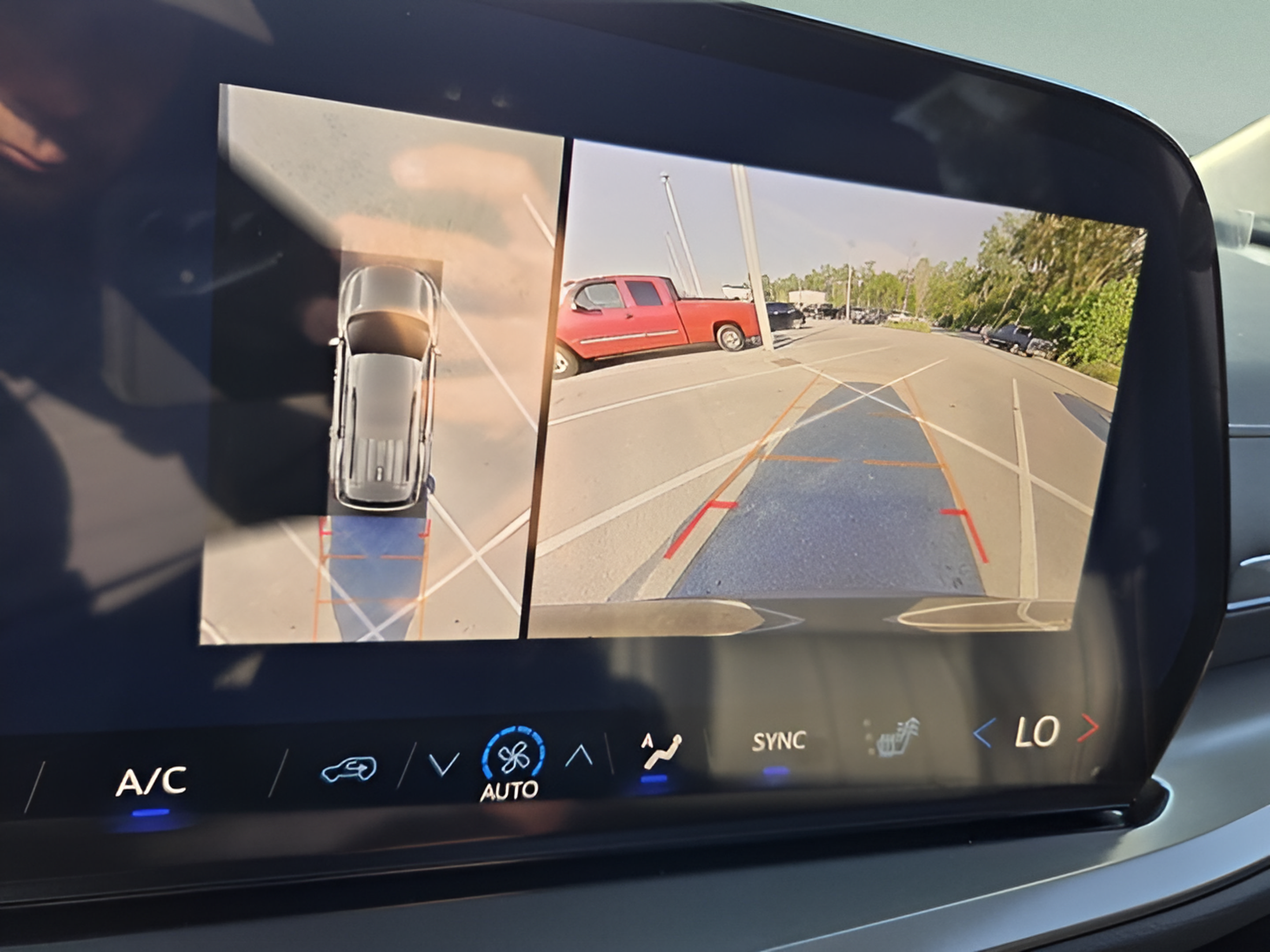 New 2026 Chevrolet Traverse LT w/ Driver Confidence Package FWD image 19