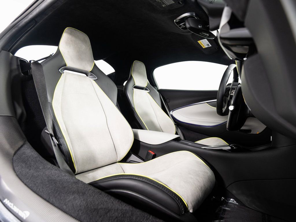 Used 2023 McLaren Artura RWD image 28