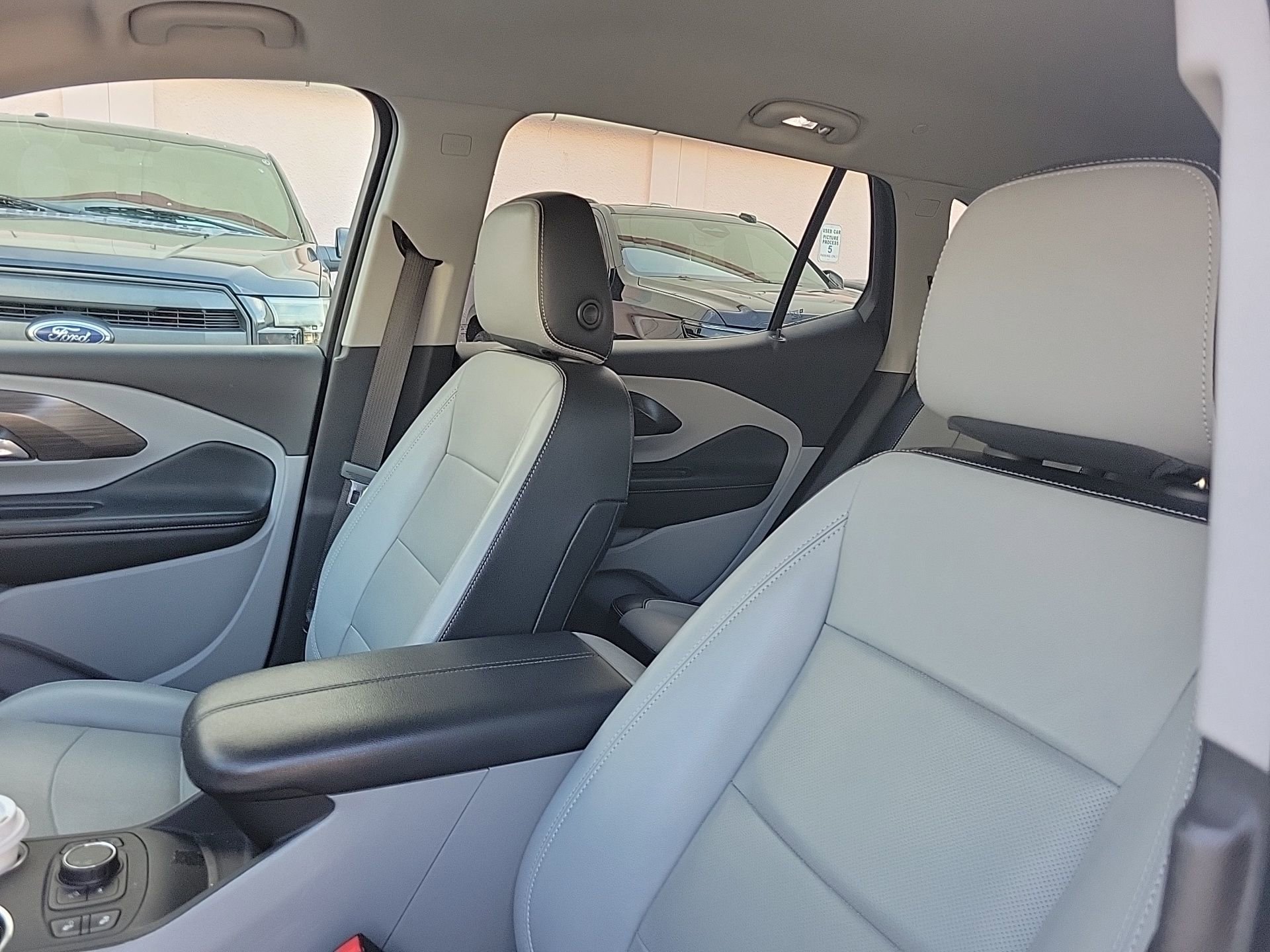 Used 2023 GMC Terrain SLT w/ LPO, Floor Liner Package image 27
