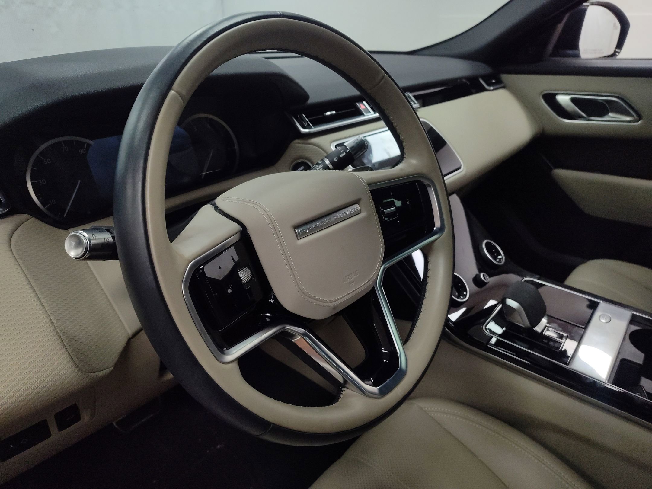 Used 2023 Land Rover Range Rover Velar R-Dynamic S image 23