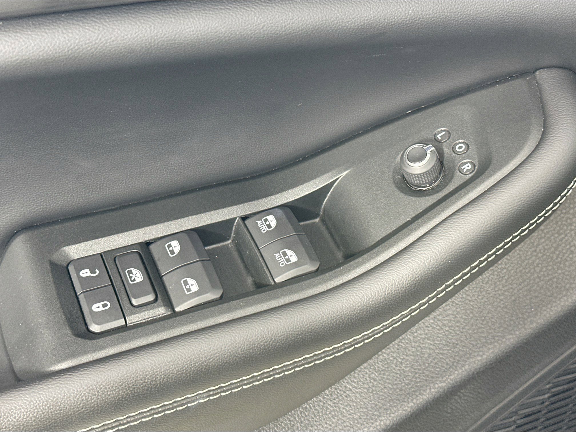 Used 2024 Jeep Grand Cherokee Laredo X image 17