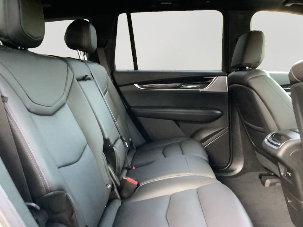 Used 2023 Cadillac XT6 Premium Luxury image 13