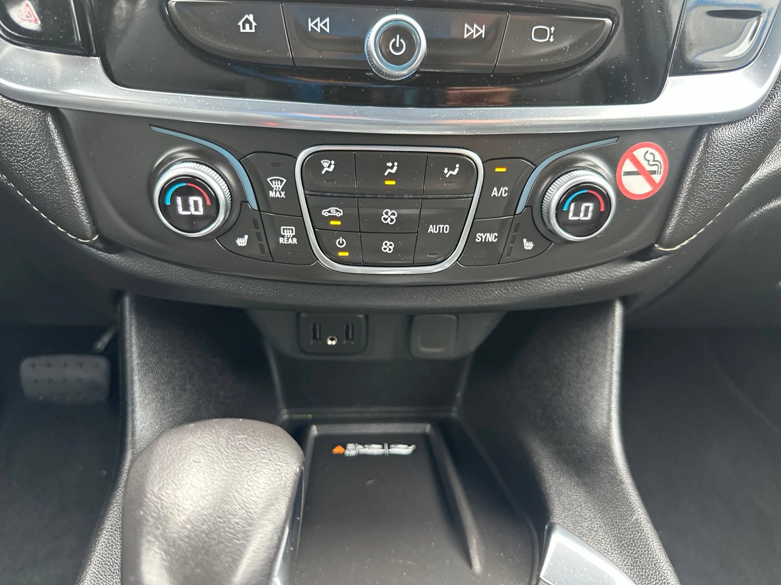 Used 2022 Chevrolet Traverse LT FWD image 15