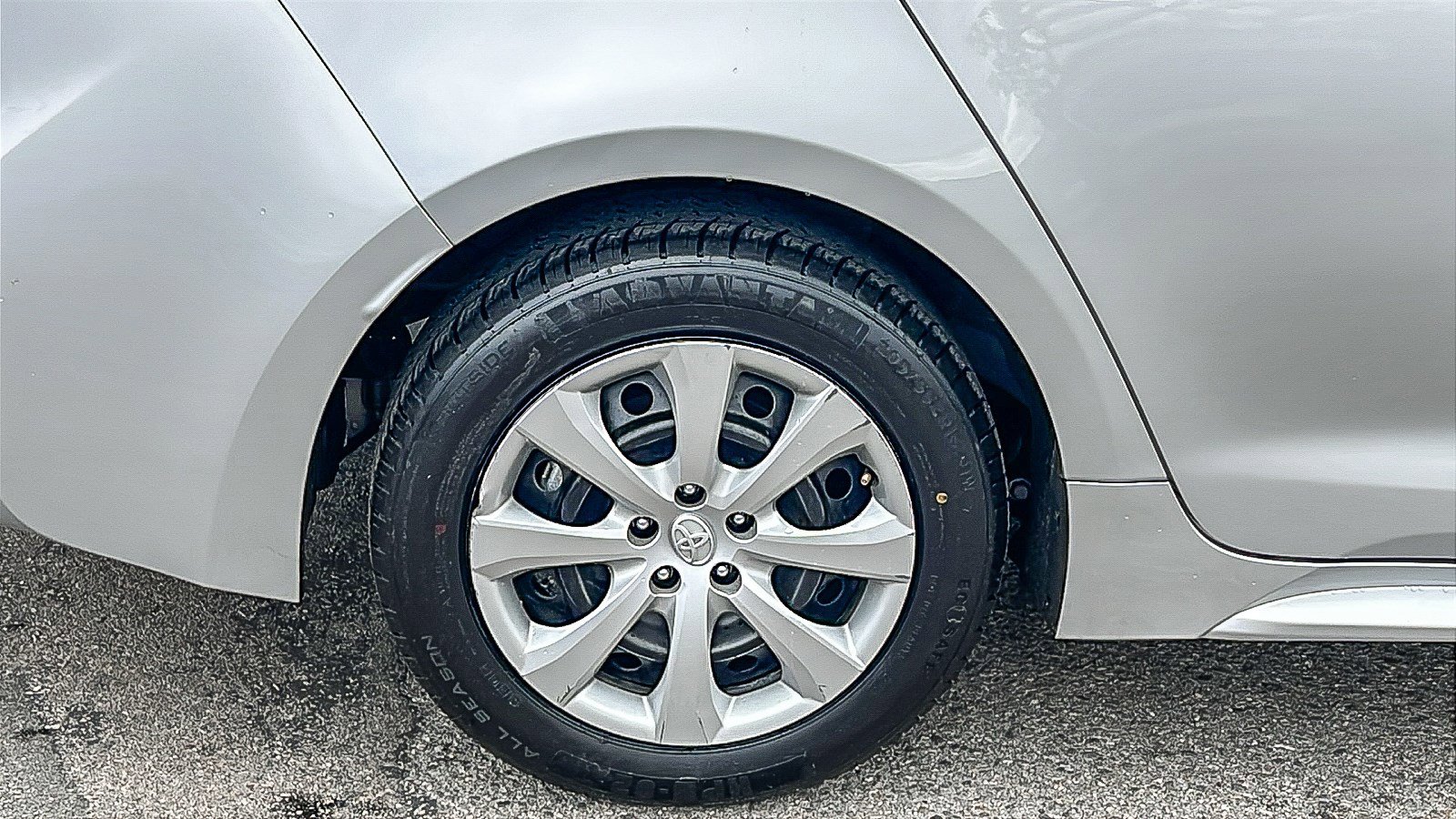 Used 2025 Toyota Corolla LE image 10