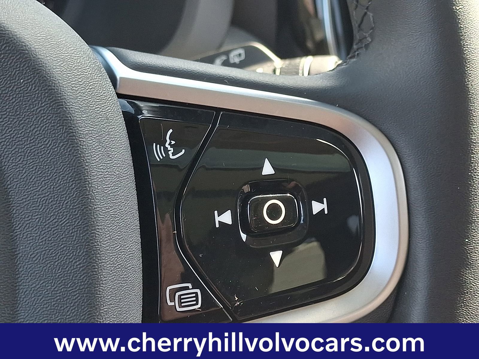 Certified 2025 Volvo XC60 B5 Plus image 23