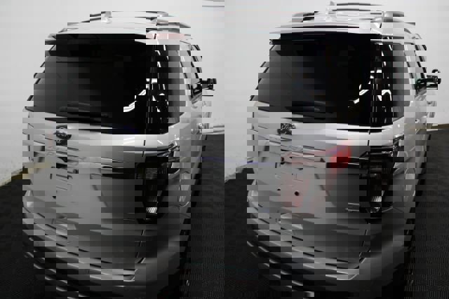 Used 2017 Ford Explorer XLT image 6