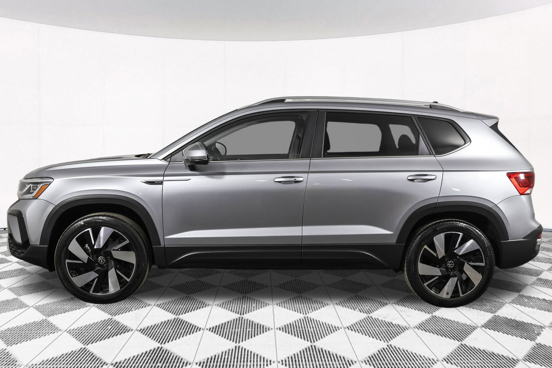 Certified 2024 Volkswagen Taos SEL image 22