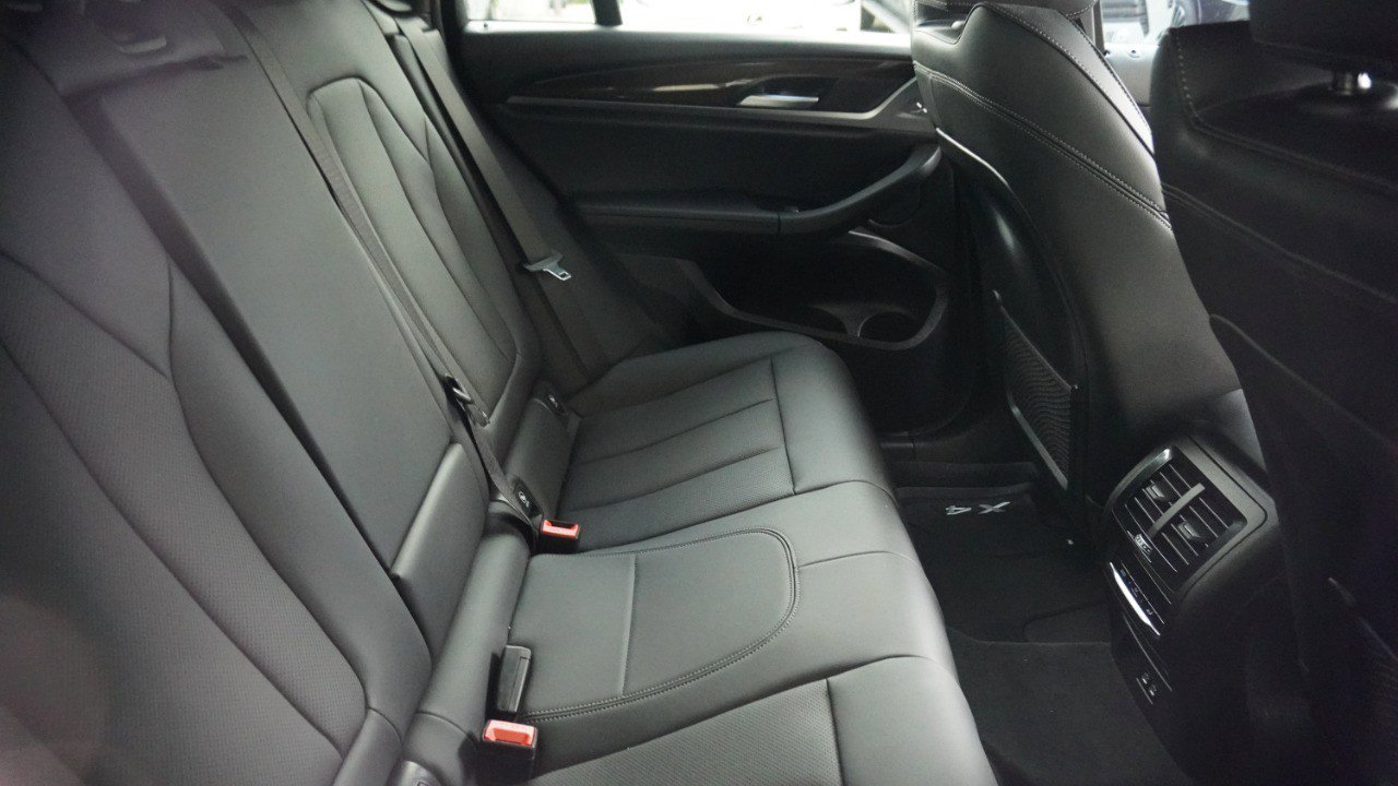 Used 2025 BMW X4 xDrive30i w/ Premium Package image 10