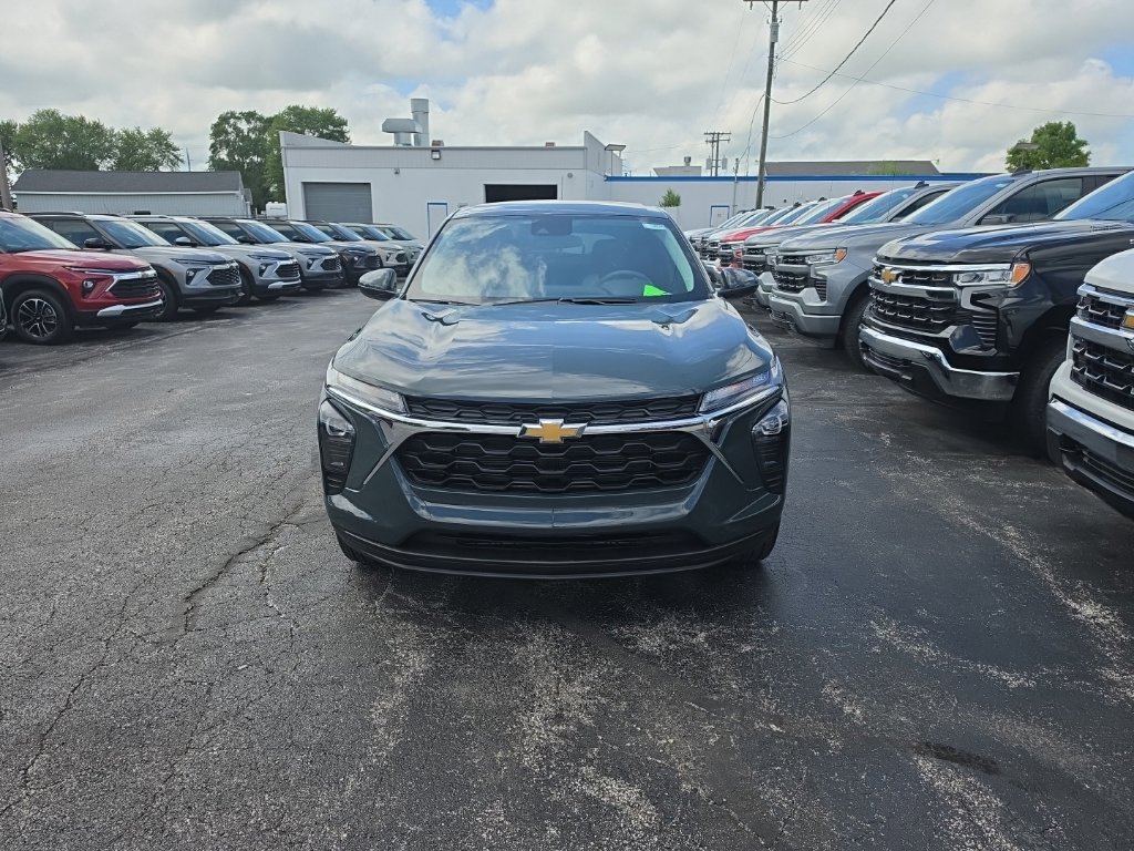 New 2026 Chevrolet Trax LS w/ LS Convenience Package FWD image 2