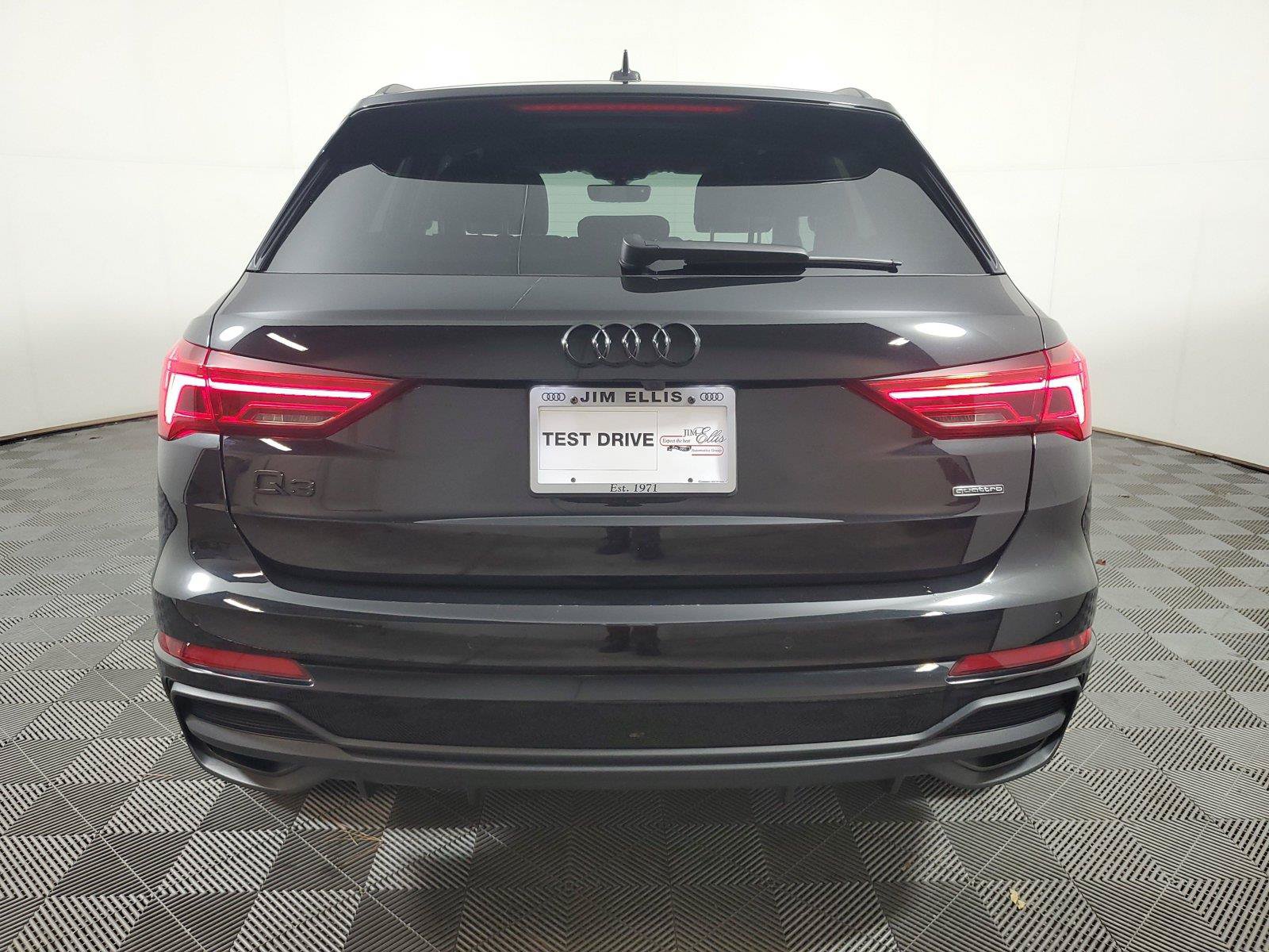 Used 2025 Audi Q3 2.0T Premium w/ Convenience Package AWD/4WD image 5