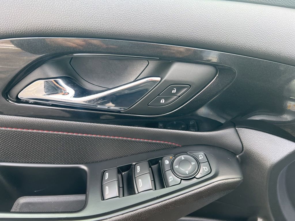 Used 2023 Chevrolet Traverse RS AWD/4WD image 8