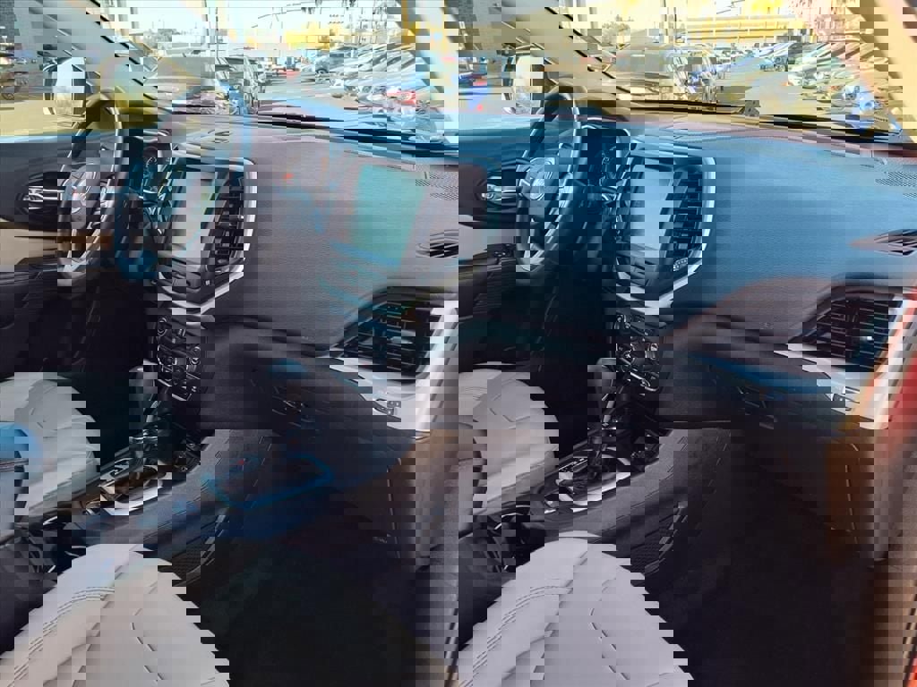 Used 2015 Jeep Cherokee Limited w/ Trailer Tow Group image 18