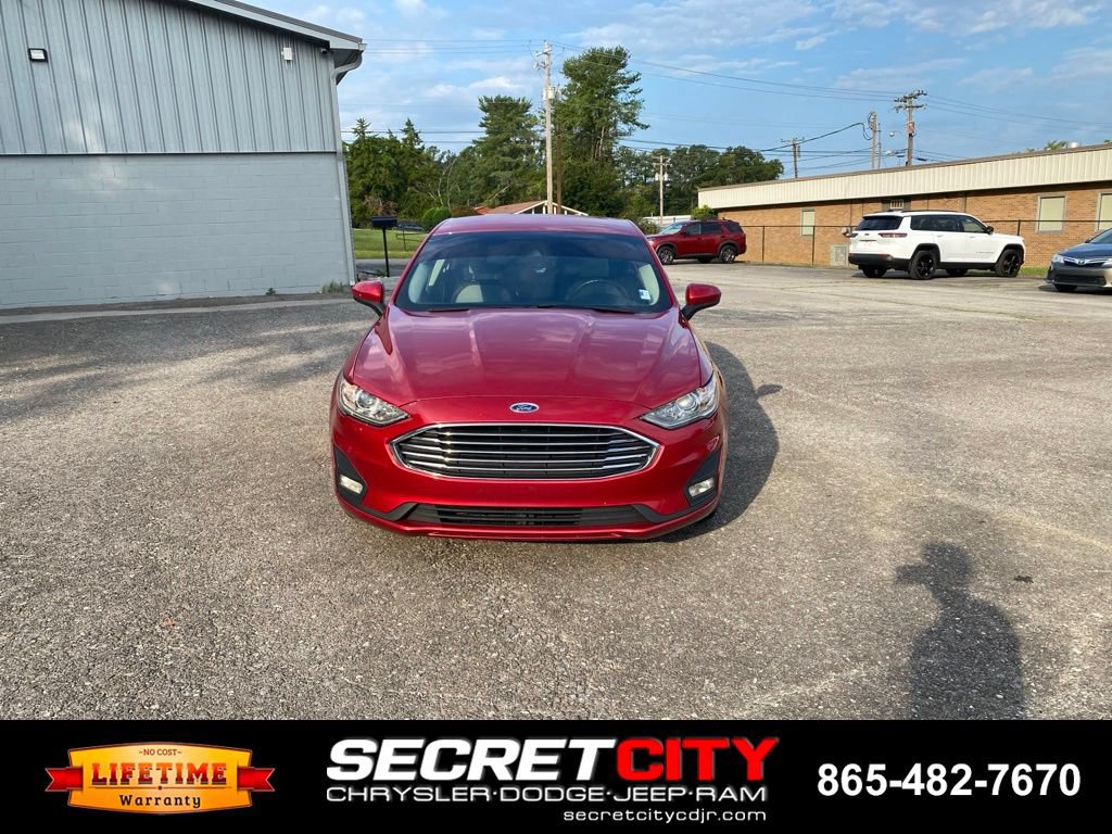 Used 2020 Ford Fusion SE w/ Equipment Group 151A FWD image 2
