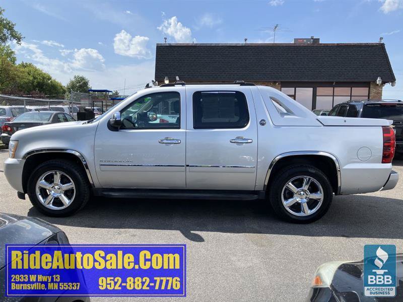 Used 2013 Chevrolet Avalanche LTZ AWD/4WD image 8