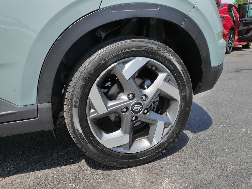 Used 2025 Hyundai Venue SEL FWD image 9