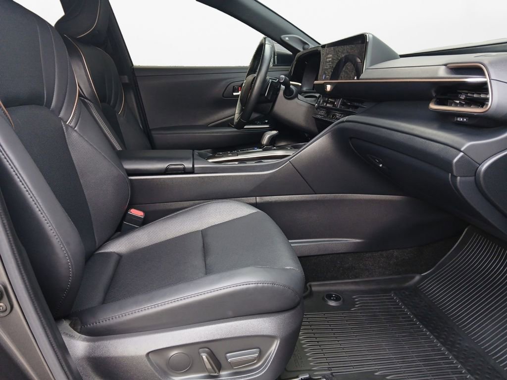 Used 2023 Toyota Crown Platinum AWD/4WD image 24