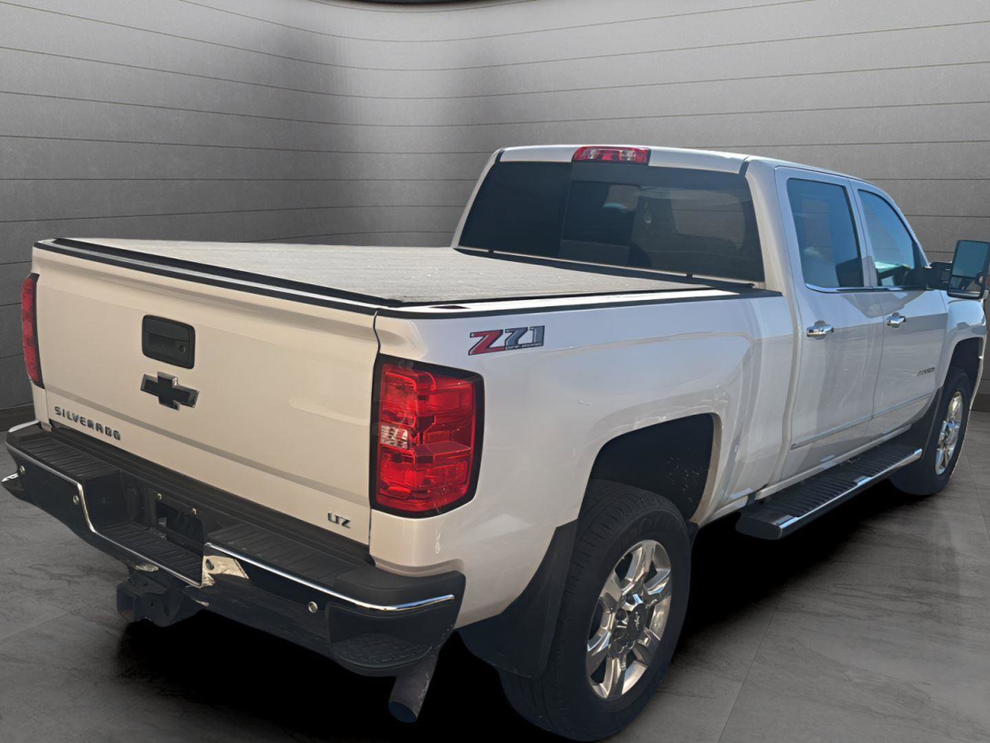 Used 2018 Chevrolet Silverado 2500 LTZ w/ LTZ Plus Package image 13