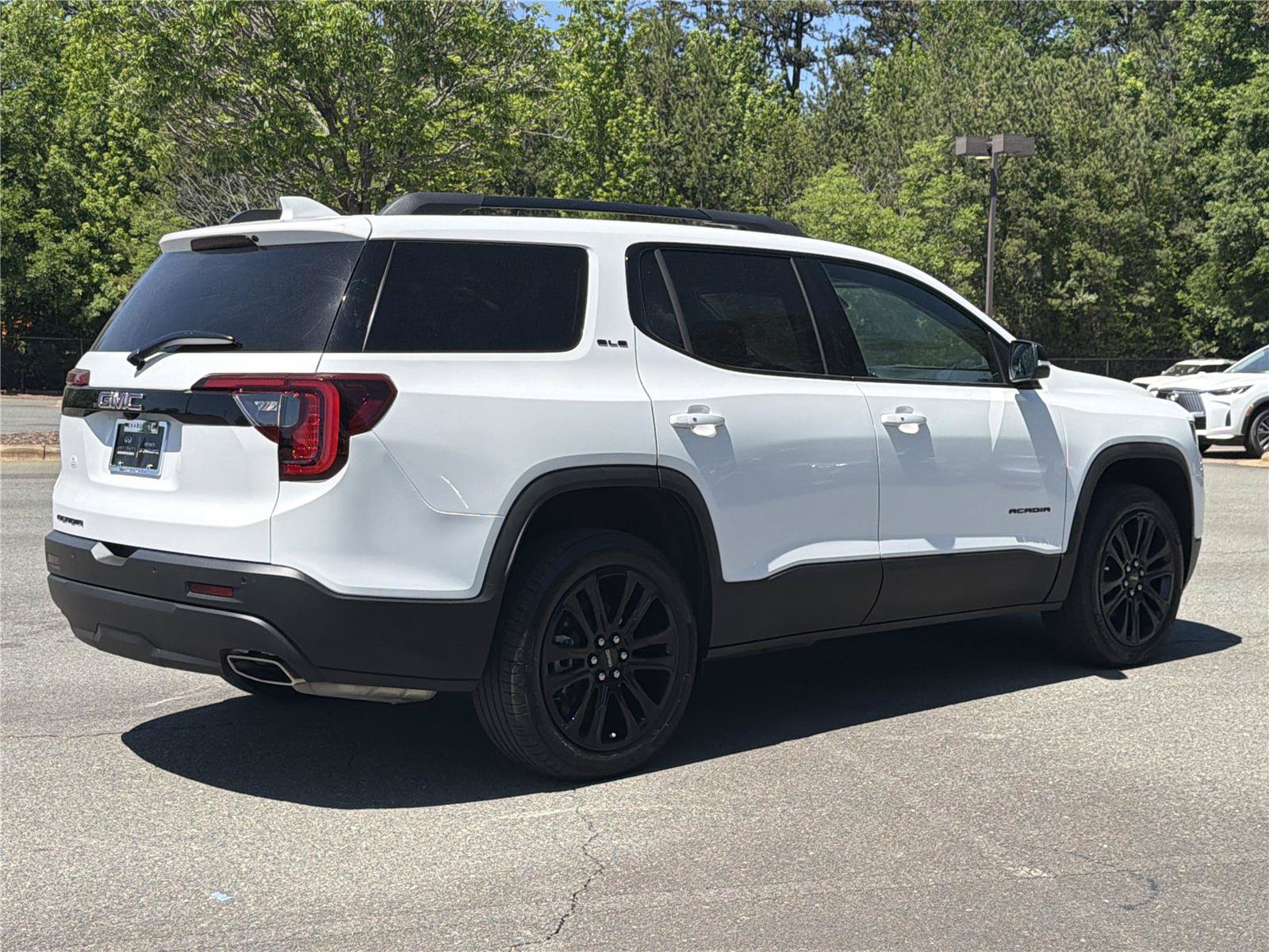 Used 2023 GMC Acadia SLE w/ Driver Convenience Package FWD image 29