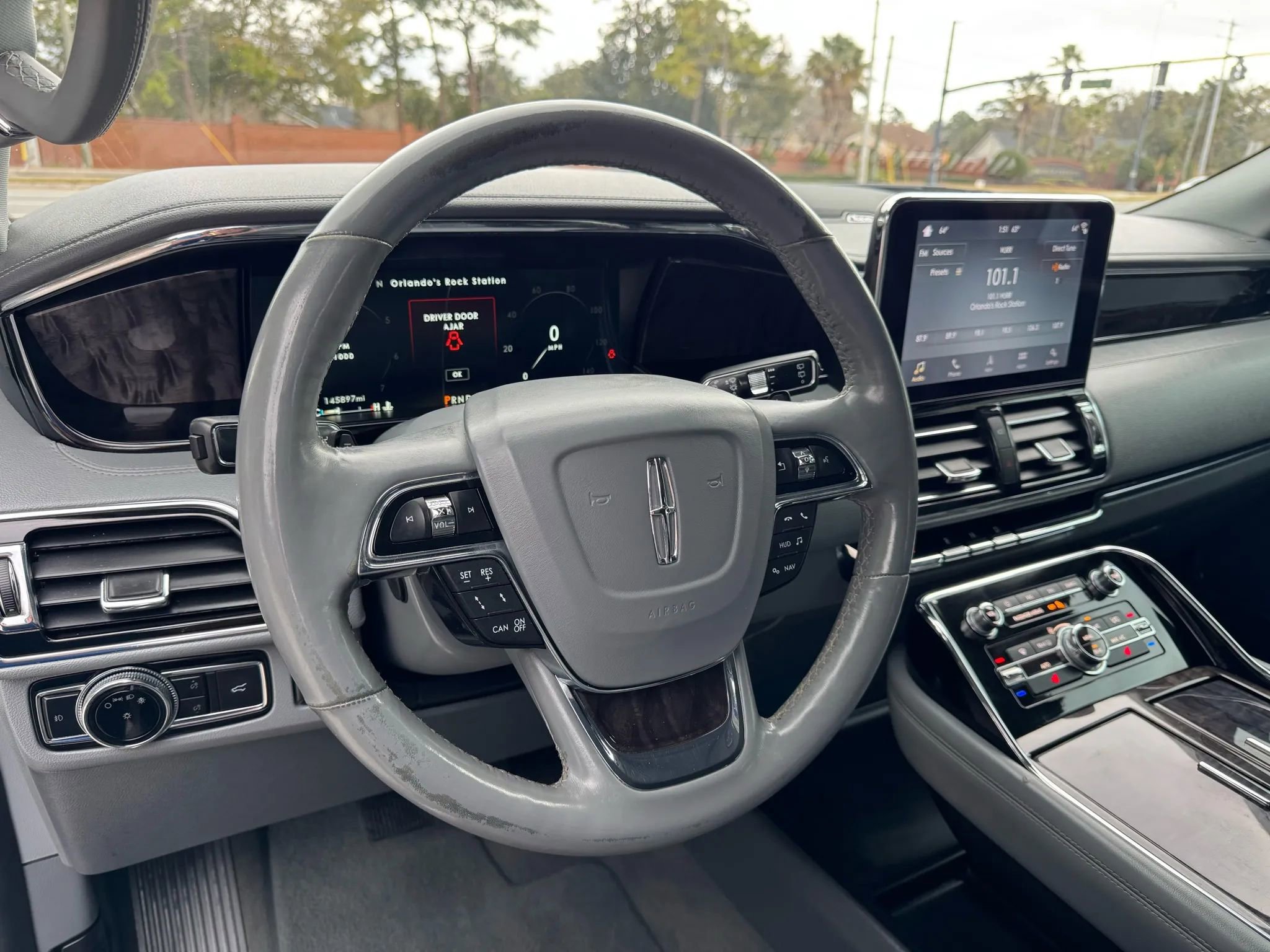 Used 2018 Lincoln Navigator Select w/ Technology Package AWD/4WD image 9