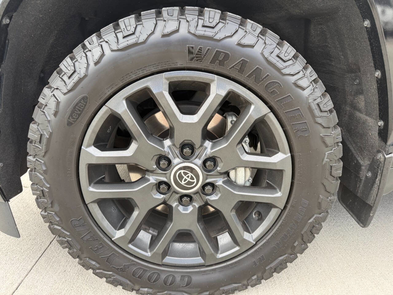 Used 2024 Toyota Sequoia Platinum AWD/4WD image 9
