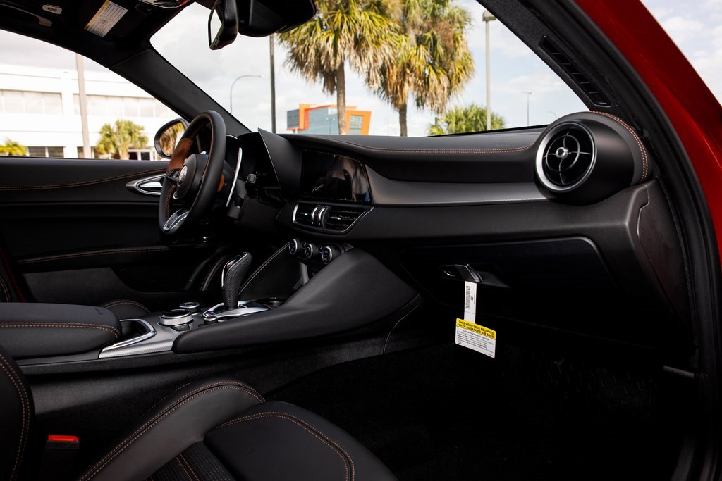 New 2025 Alfa Romeo Giulia AWD w/ Driving Assist Package image 33
