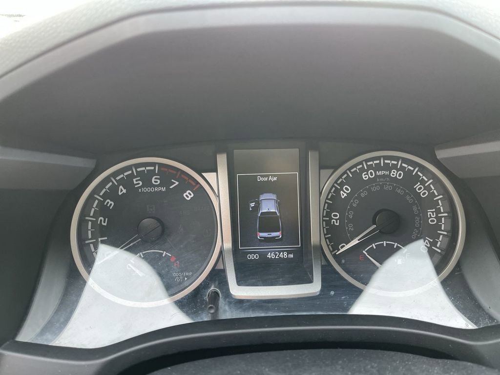 Used 2021 Toyota Tacoma SR5 w/ Trail Edition image 4