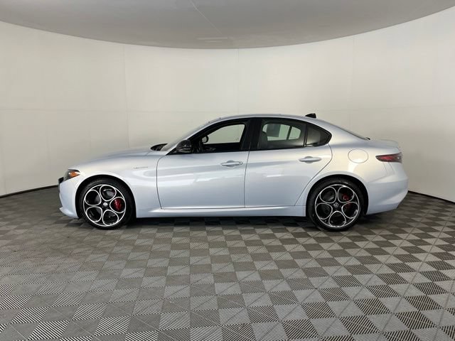 Used 2026 Alfa Romeo Giulia AWD w/ Driving Assist Package image 4