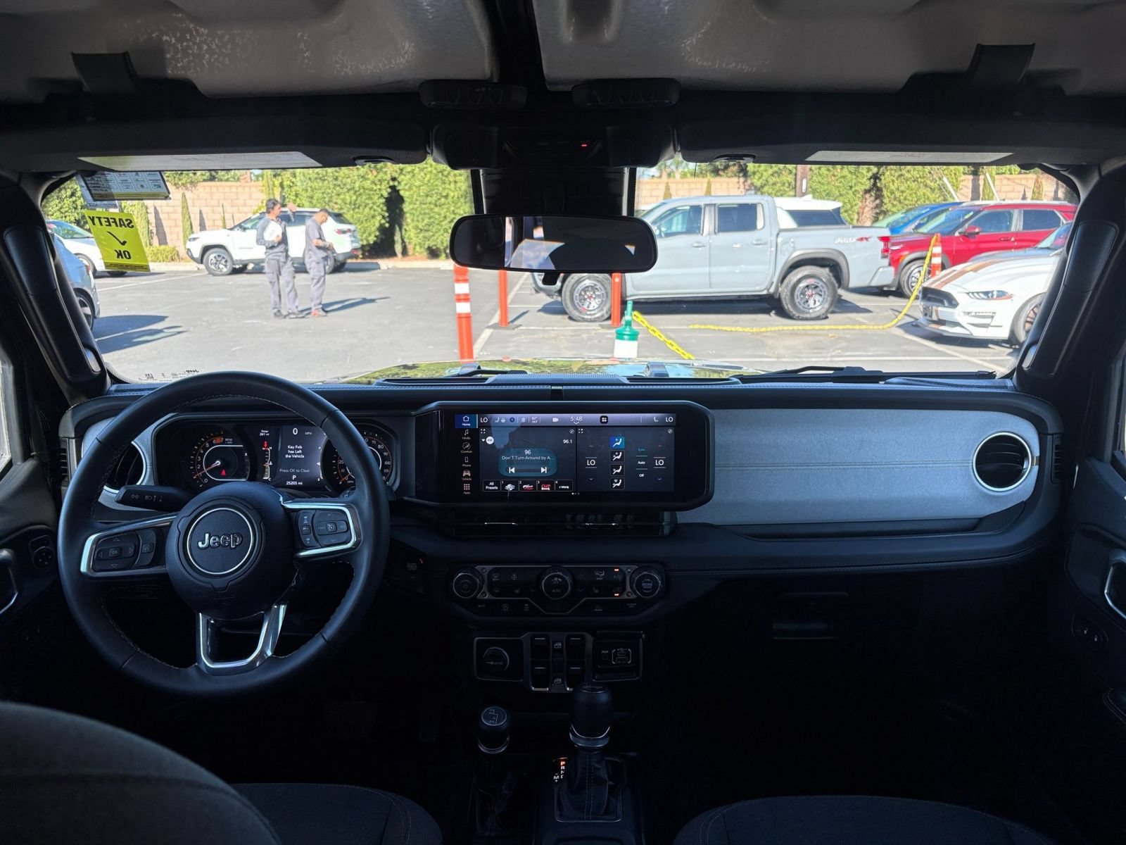 Used 2025 Jeep Wrangler Unlimited Sahara AWD/4WD image 33