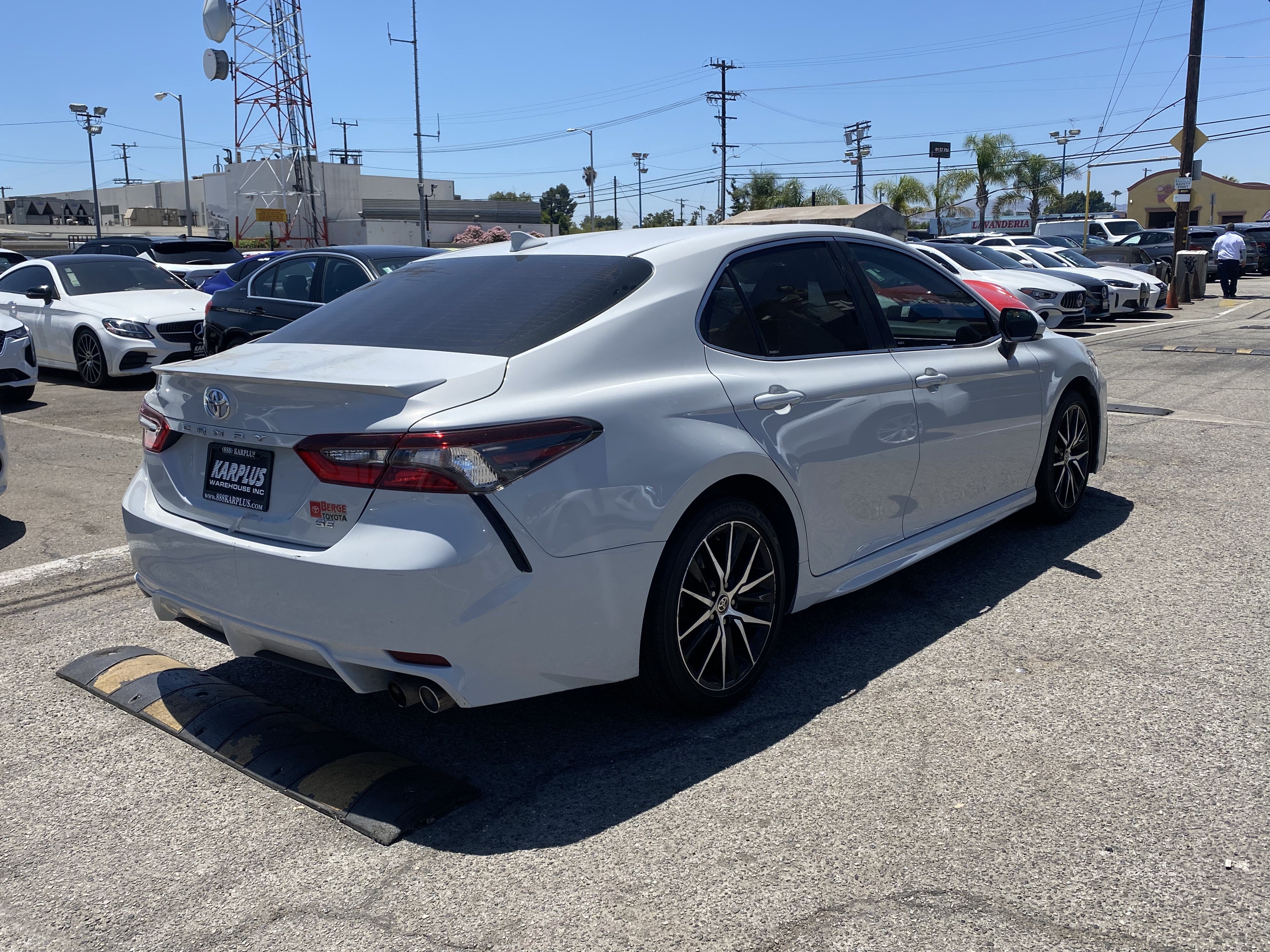 Used 2022 Toyota Camry SE w/ Audio Upgrade Package FWD image 8